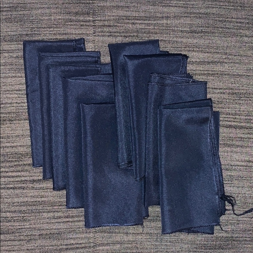 9 navy blue polyester cloth napkins.